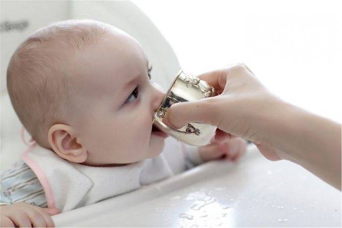 Как отучить ребенка от бутылочки | как научить ребенка пить из кружки