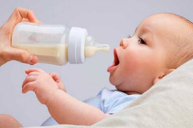 Наедается ли ребёнок грудным молоком