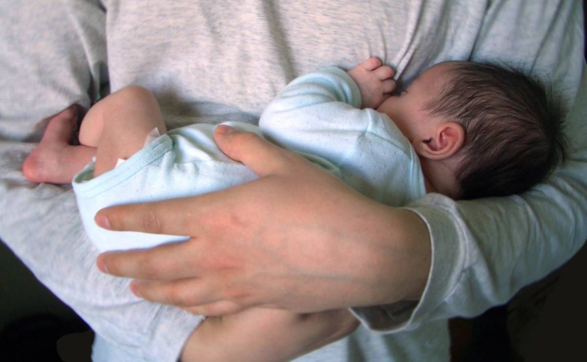 Как отучить ребёнка от укачивания и помочь ему научиться спать не на руках, а в кроватке