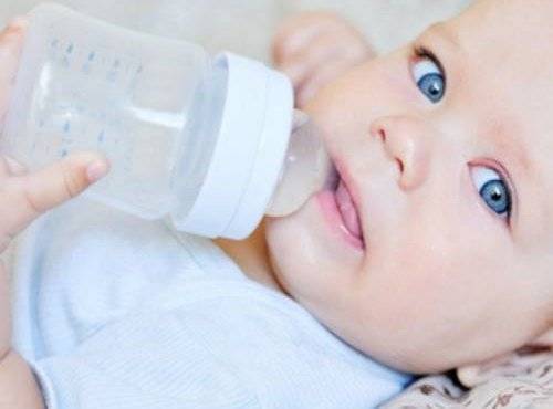 Давать ли воду грудному ребенку?