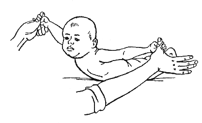 Развитие ребенка 5-ти месяцев: что умеет малыш, как делать массаж и упражнения на мяче