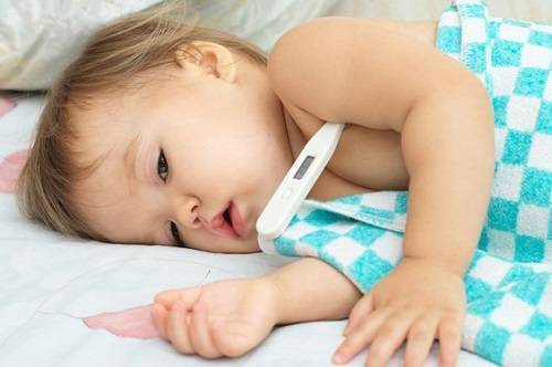 Как вылечить насморк у грудного ребенка - список эффективных препаратов