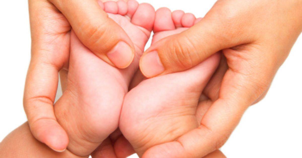 Сыпь на ногах у ребенка: причины, что делать, если чешется
