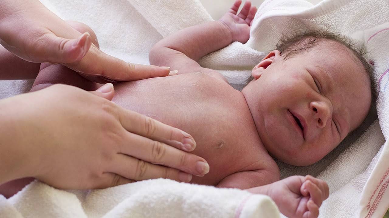 Энтероколит у новорожденных: причины, симптомы и особенности лечения воспаления кишечника у грудничков