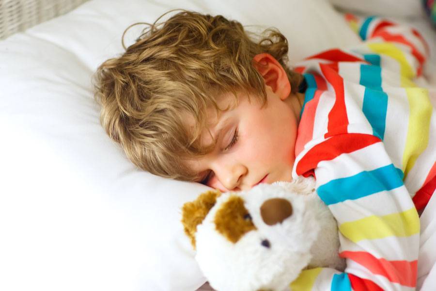 Почему ребенок плохо спит ночью: шесть основных причин