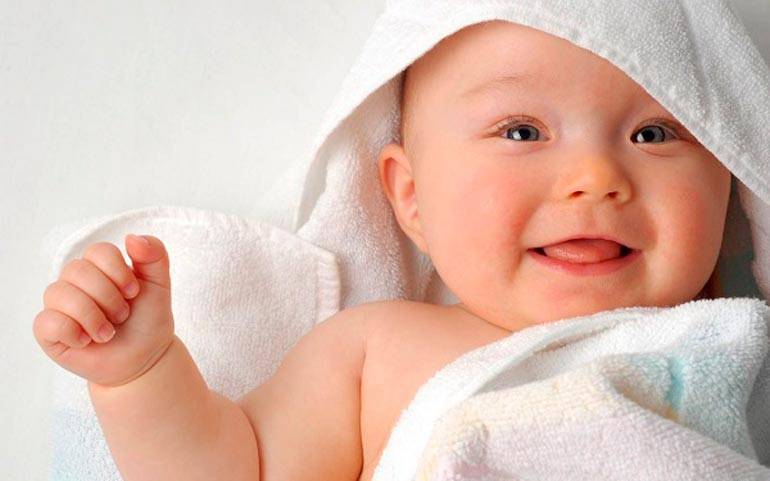 Когда новорожденный начинает видеть и слышать? через сколько дней после рождения - когда ребенок может фиксировать взгляд и слушать