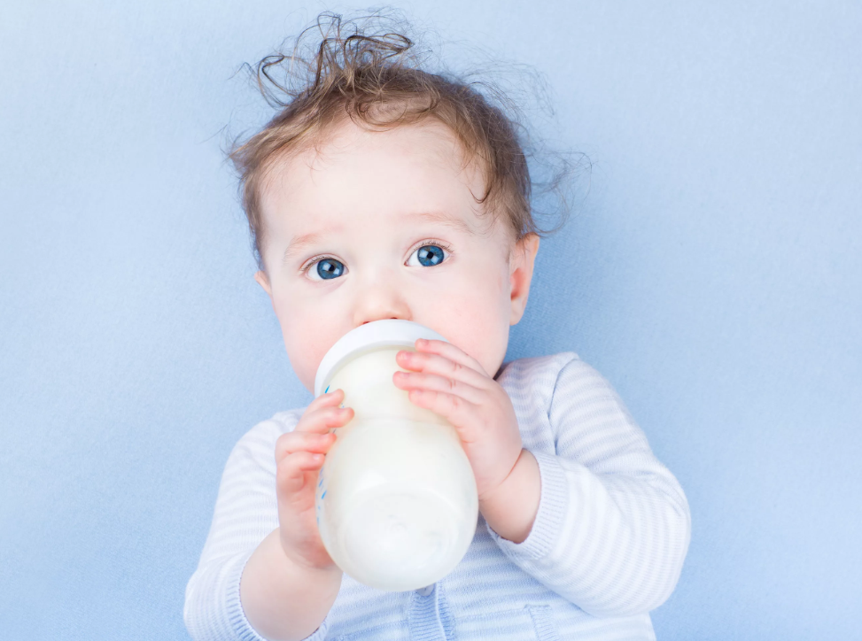 Козье молоко для грудничков: польза, вред, правила применения