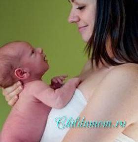 Как правильно держать ребенка столбиком, видео. как правильно держать младенца. как носить столбиком новорожденного. | ребенок и мама