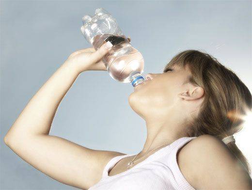 Ребенок пьет много воды очень часто перед сном: причины, последствия