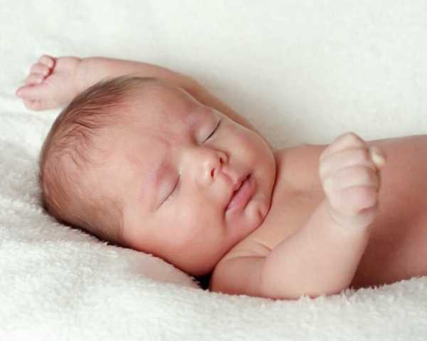 Все возможные причины потливости малыша во время сна