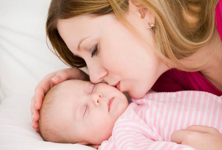 Сон новорожденного: сколько спит и как должен спать ребенок
