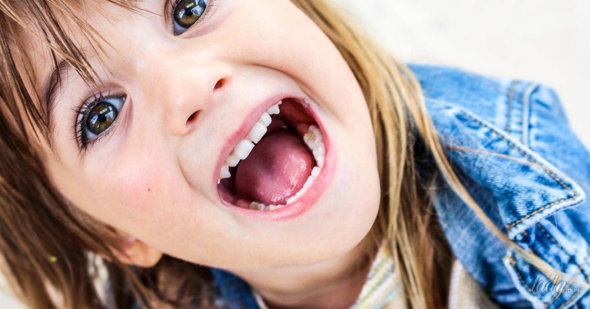Как начинают лезть зубы у детей: изучаем порядок прорезывания