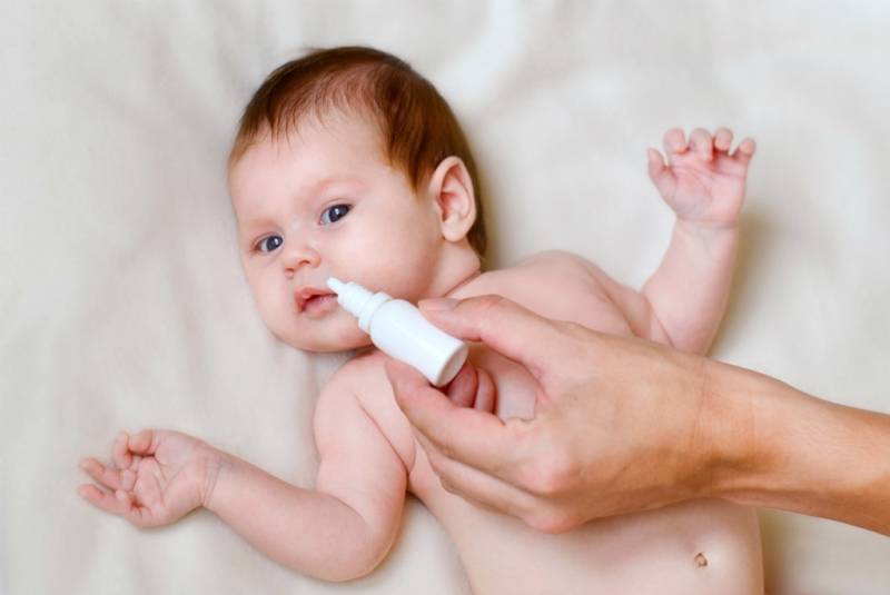 Боремся с насморком у новорожденных – как отсасывать сопли грушей
