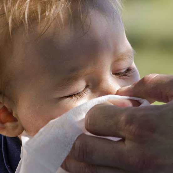 Что делать, если у малыша появились кашель и насморк, но нет температуры? каковы причины данного явления? авторитетное мнение доктора комаровского