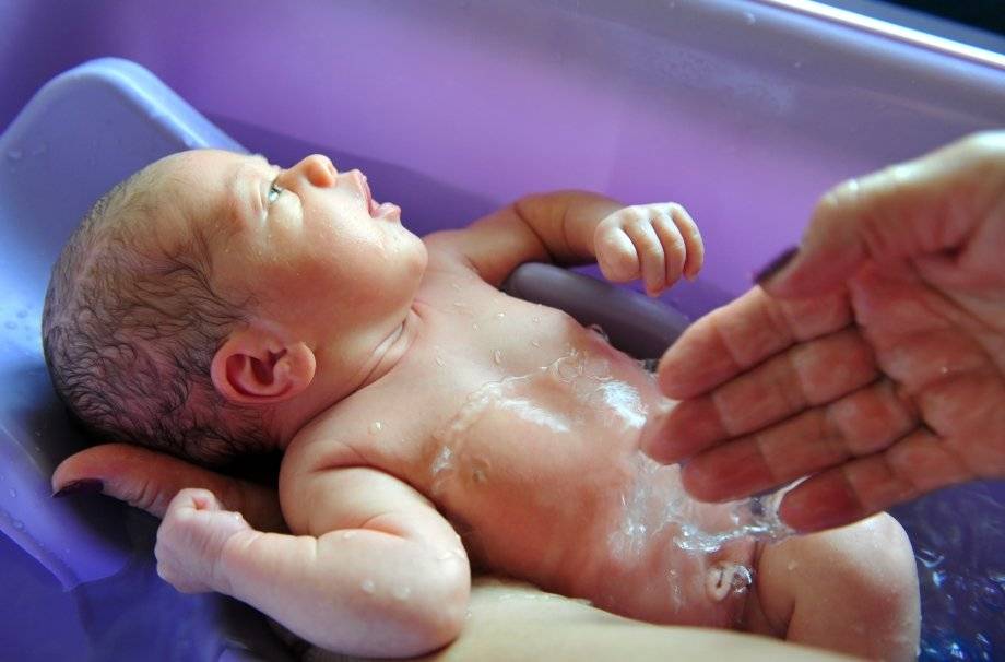 Какую ванну для новорожденного купить? статья