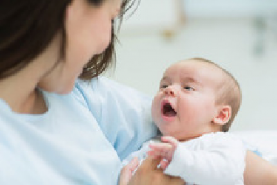 Икота у новорожденных после кормления, что делать, когда икает ребенок