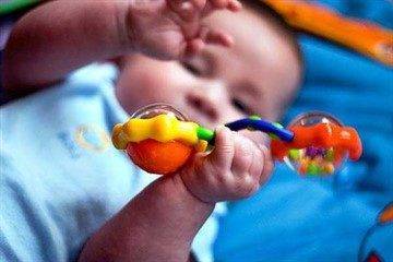 Как развивать ребенка в 1, 2, 3, 4, 5, 6 месяцев | игры и игрушки для новорожденных и грудничков | жили-были