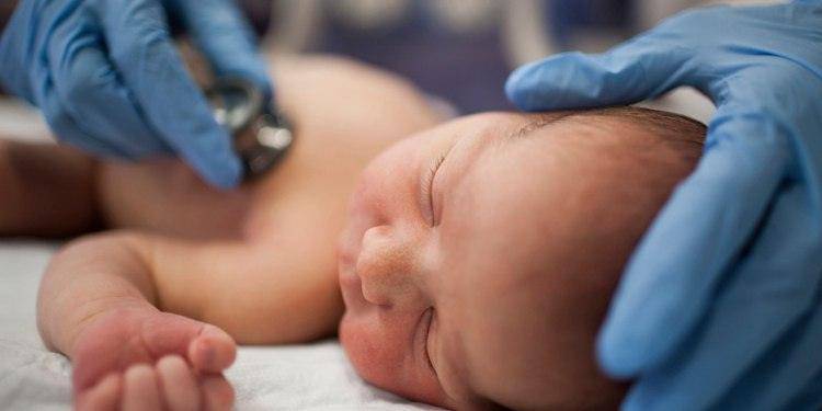 Скрининг из пяточки у новорожденных — зачем проводят анализ в роддоме