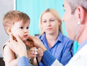 У ребенка не проходит кашель: что делать, чем лечить, причины
