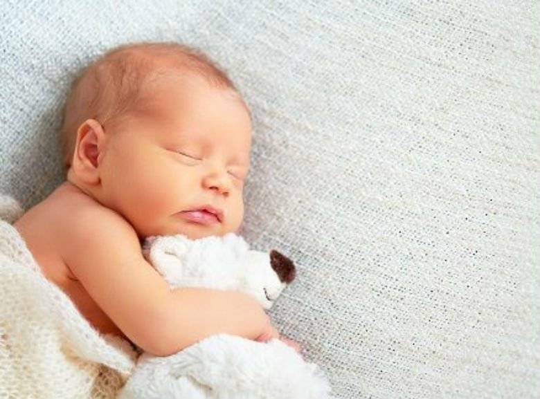 Сколько ребенок спит в 1-12 месяцев жизни  - режим дневного и ночного сна