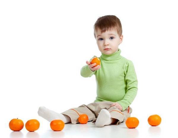 С какого возраста можно давать ребенку мандарин: ответ специалиста, комаровский