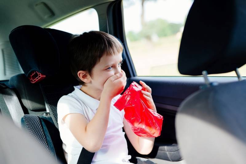Ребенка укачивает в машине: что помогает детям от укачивания лучше всего?