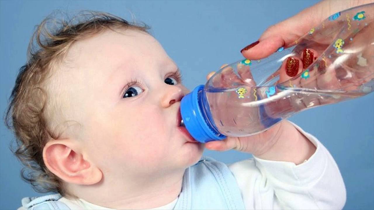 Вода для новорожденных. сколько нужно давать воды новорожденному?