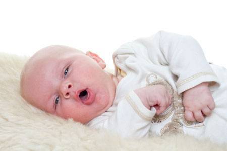 Как отличить рвоту от срыгивания у новорожденного