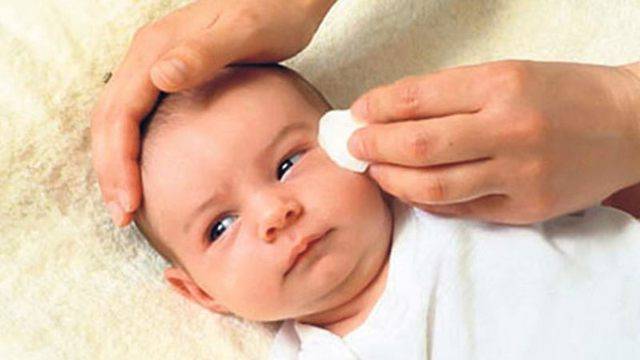 У новорожденного гноится и слезится глазик: конъюнктивит ли это