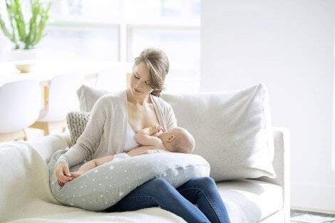 Подушка для кормления грудного ребенка: фото, как пользоваться? отзывы о применении