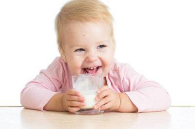 С какого возраста можно давать козье молоко ребенку: польза и вред, для грудных детей, до года