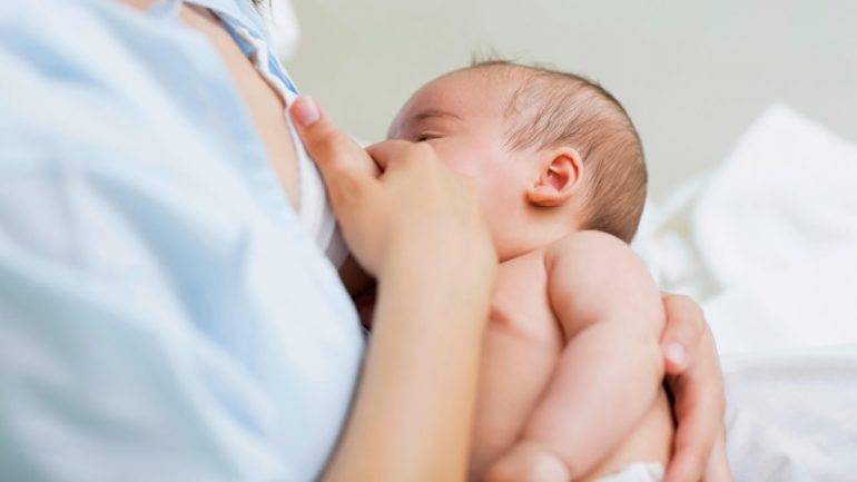 Грудное вскармливание: советы маме, как правильно кормить ребенка грудью