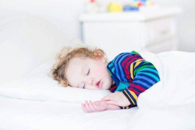 Как отучить ребенка спать с мамой — рекомендации