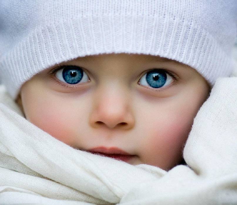 У кареглазых родителей родился голубоглазый ребенок — вероятные причины