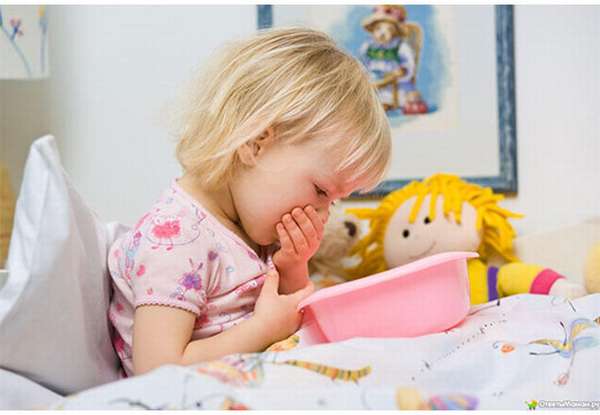 Ребенка тошнит по утрам — причины рвоты натощак