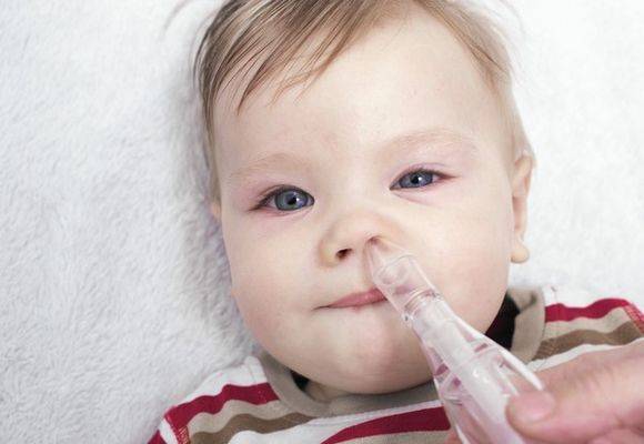 У новорожденного заложен нос: что делать родителям