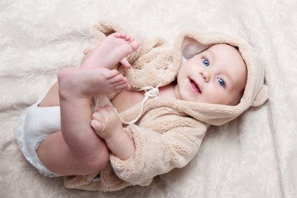 Кровяные выделения в моче у новорожденного мальчика. причины возникновения детской гематурии