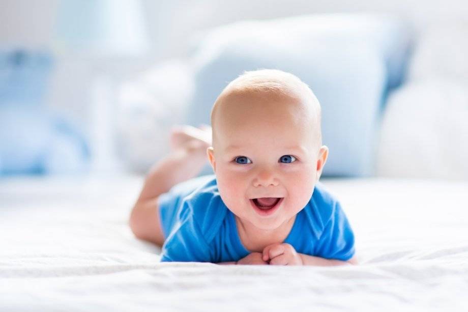 Физическое и психическое развитие ребенка в три-четыре месяца