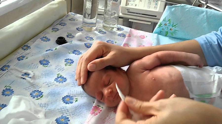 Чем и как следует промывать нос при насморке малышу?