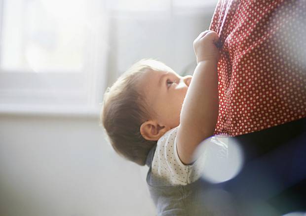 Как отучить грудного ребенка до года от рук