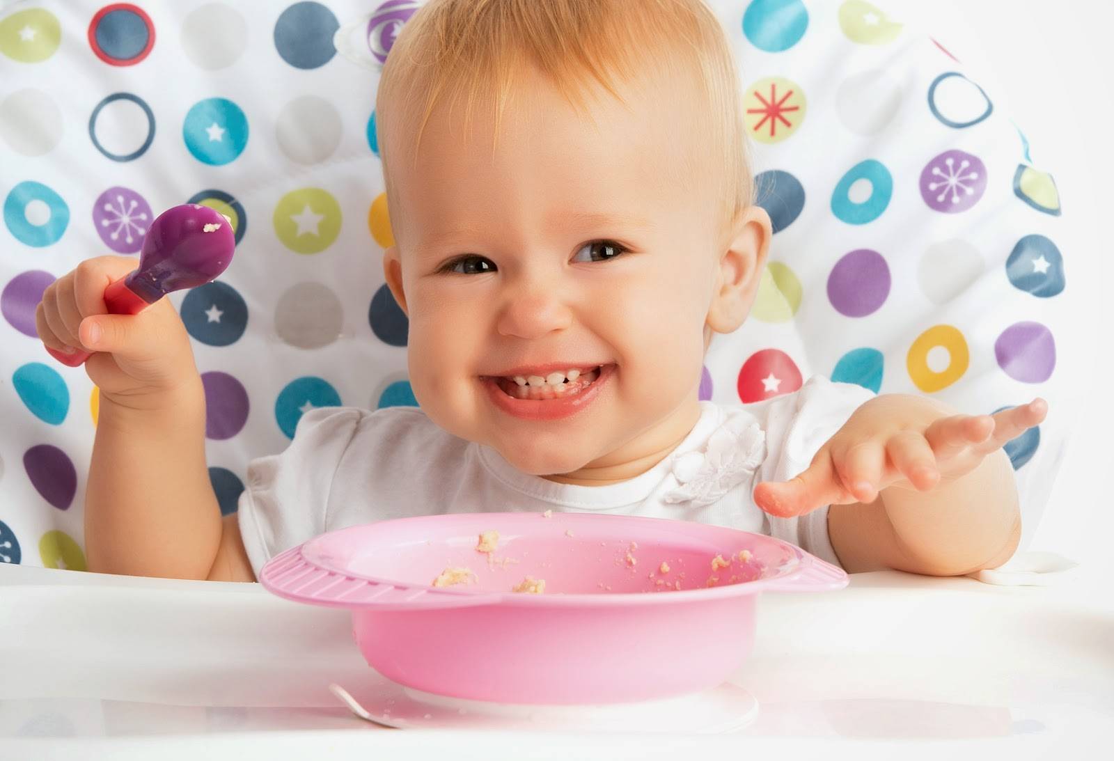 Со скольки месяцев можно прикармливать ребенка: что необходимо учитывать при выборе «взрослого» питания