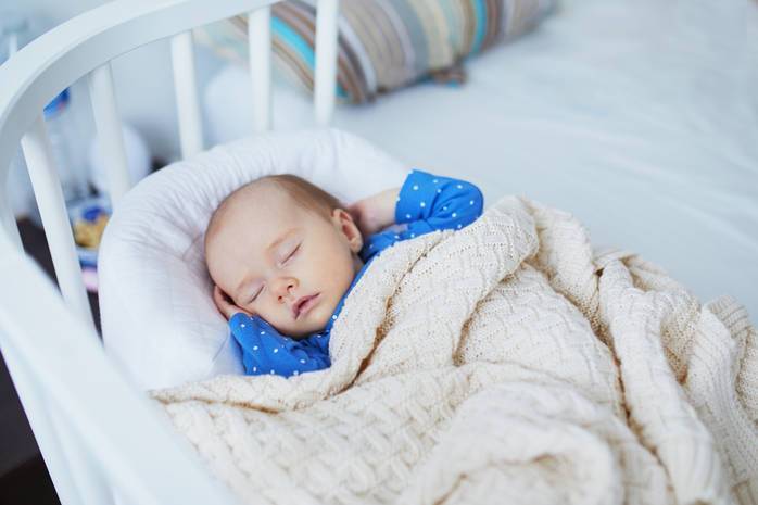 Можно ли мерить температуру спящему ребенку: особенности измерений