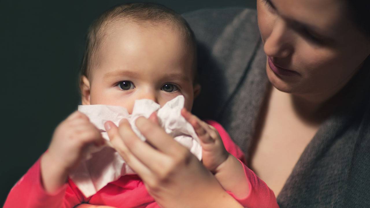 Ребенок 1 месяц хрюкает носом