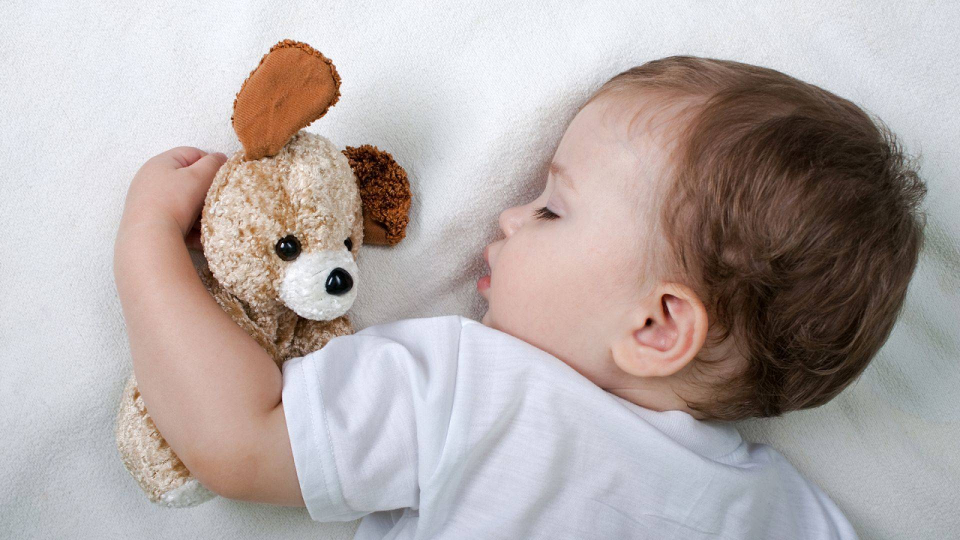 Как приучить ребенка к кроватке?