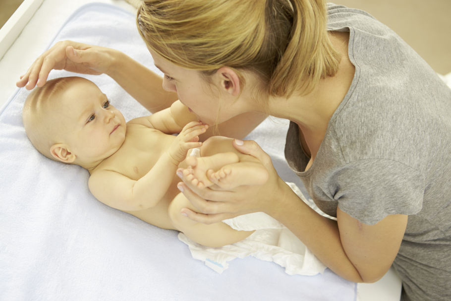 Основы ухода за новорожденной девочкой: водные процедуры и гигиена
