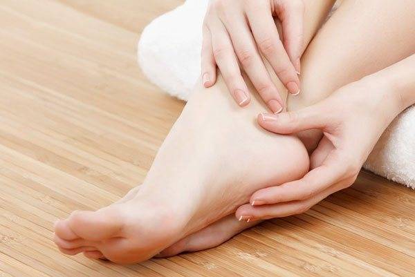 Почему у ребенка между пальцами ног слезает кожа – 13 возможных причин