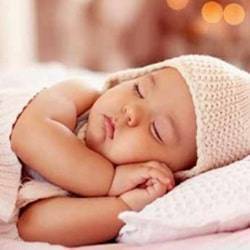 Когда грудному ребенку можно спать на ортопедической и обычной подушке?
