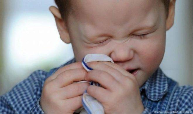 Желтый нос у ребенка до года — причины пожелтения