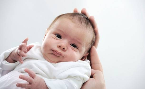 Икота у грудничка - почему малыш икает и как ему помочь