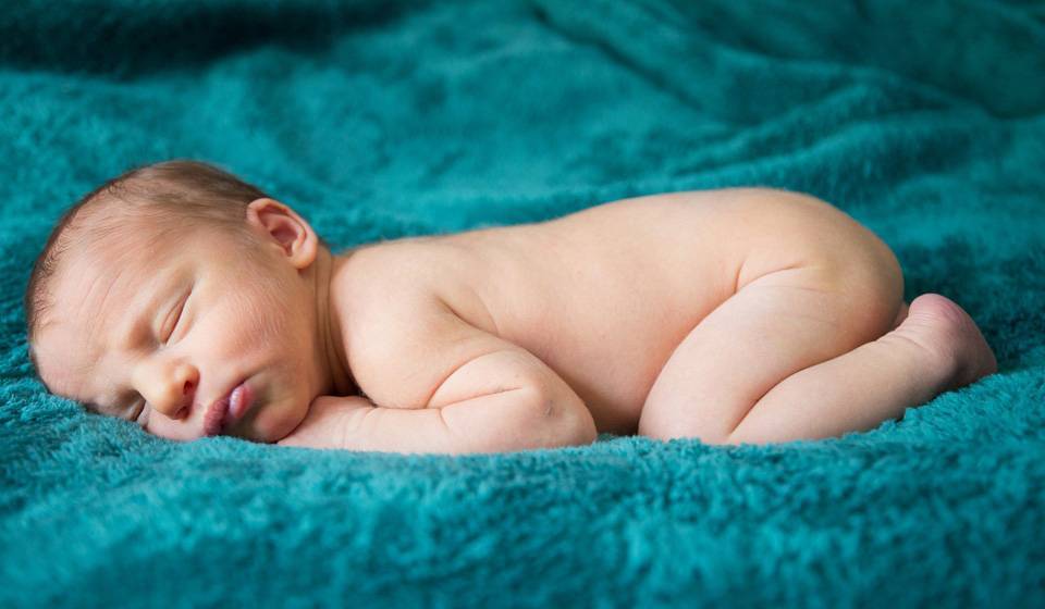 Икота у новорожденных после кормления — что делать?